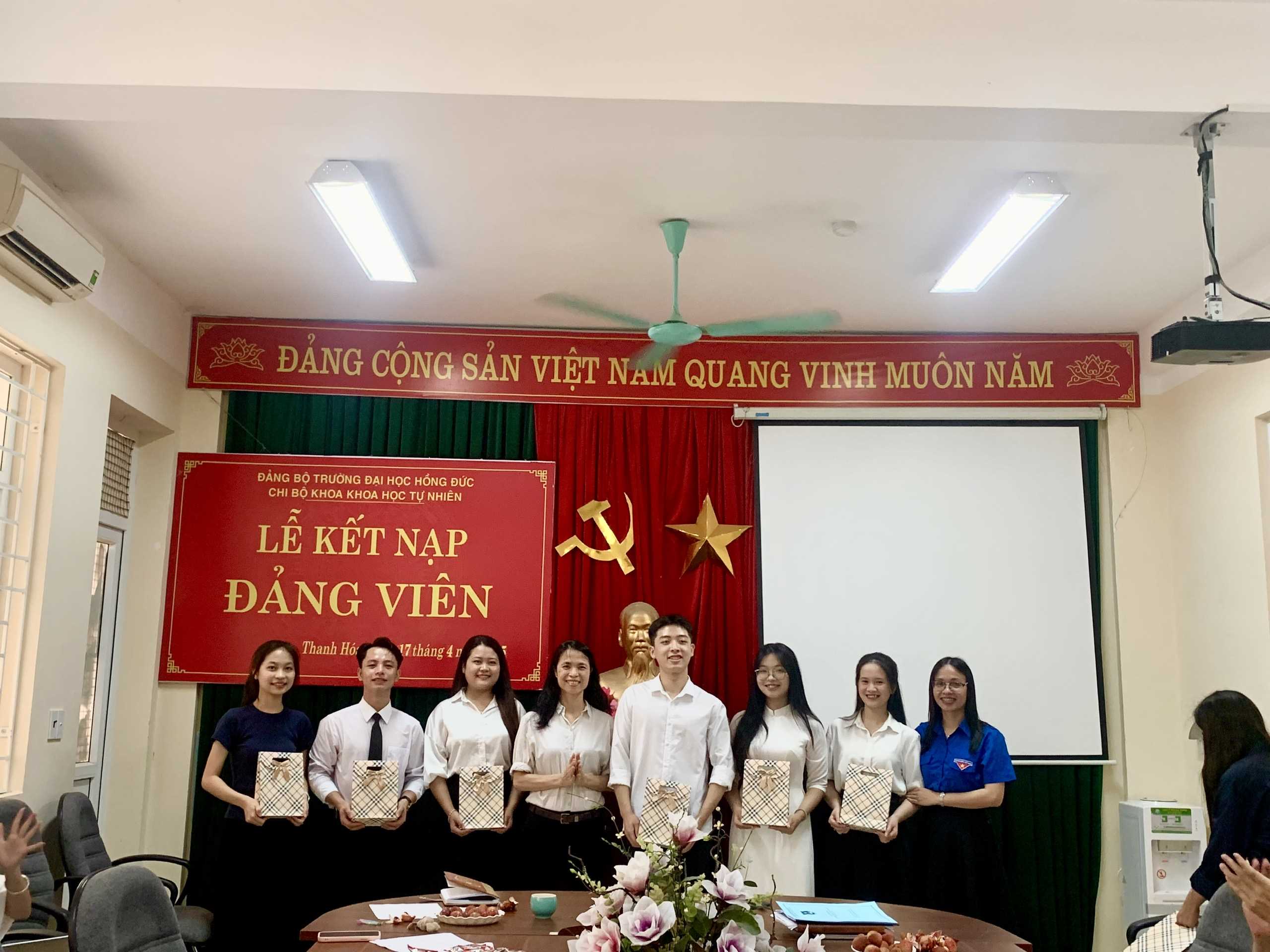 LIÊN CHI ĐOÀN, LIÊN CHI HỘI KHOA KHOA HỌC TỰ NHIÊN GẶP MẶT CHIA TAY CÁC ĐỒNG CHÍ TRONG BCH LCĐ - LCH KHÓA HỌC K24